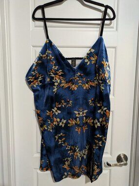 Jenize (3X) Plus Sized Blue/Yellow Floral Strappy Short Velvet Nightgown